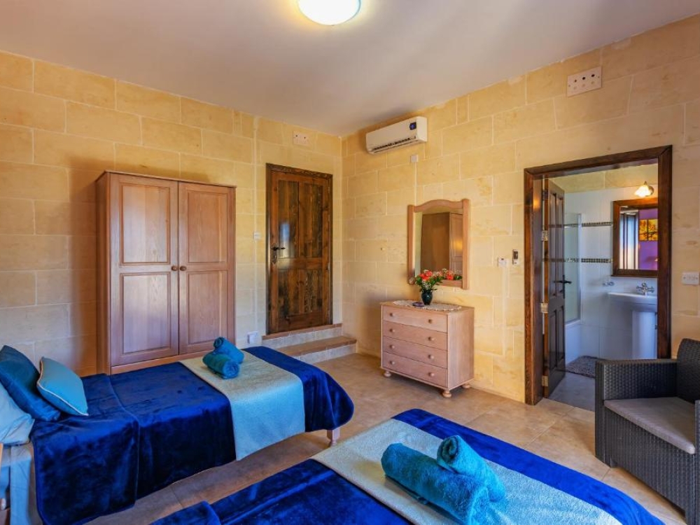 WhatsApp Image 2025-11-18 at 16.53.09 (2)